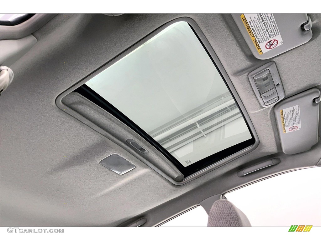 2004 Toyota Corolla LE Sunroof Photos