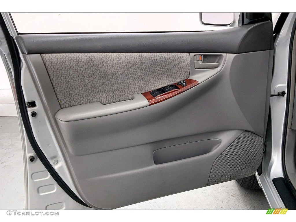 2004 Toyota Corolla LE Light Gray Door Panel Photo #145631113