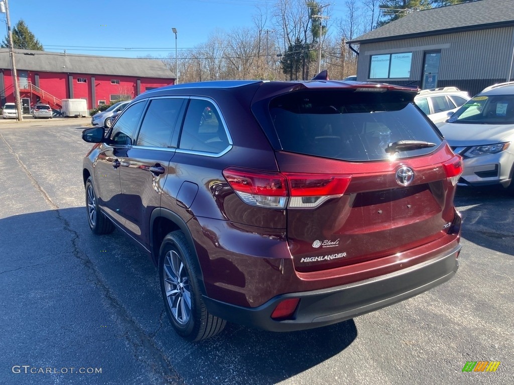 2018 Highlander XLE - Ooh La La Rouge Mica / Black photo #3