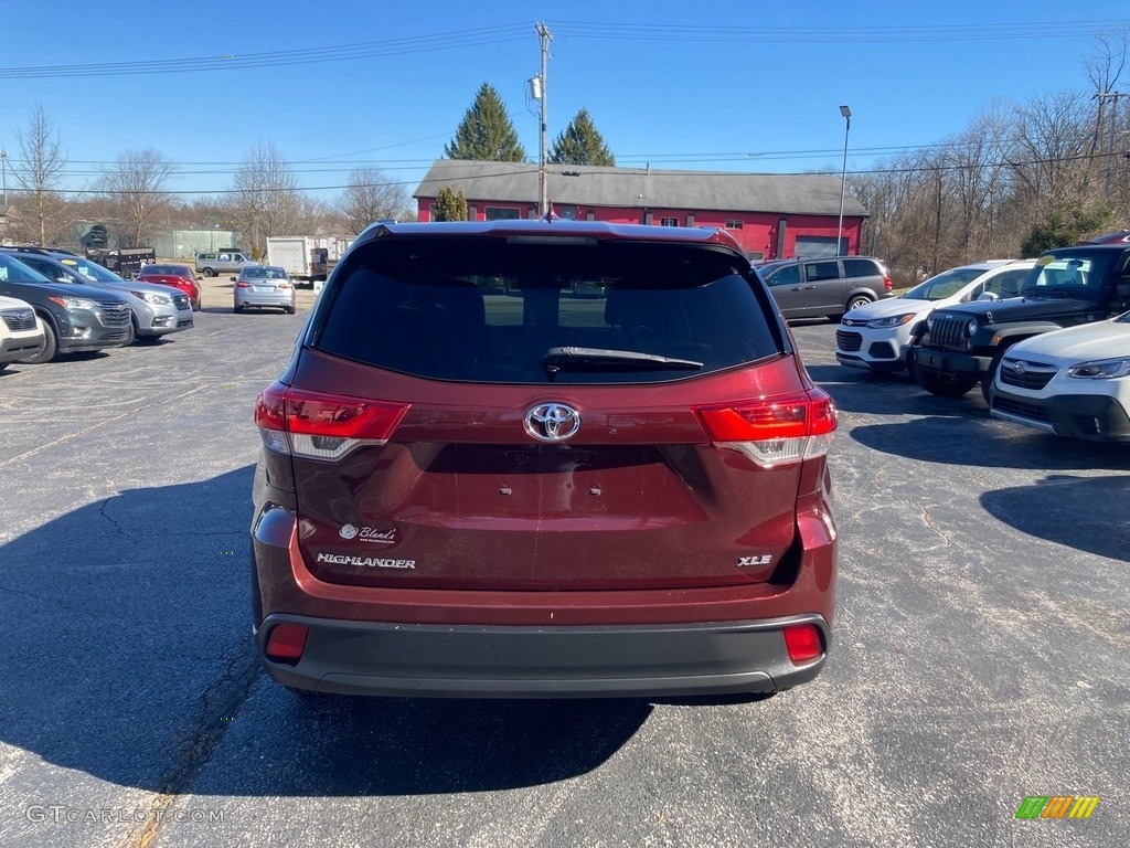 2018 Highlander XLE - Ooh La La Rouge Mica / Black photo #4