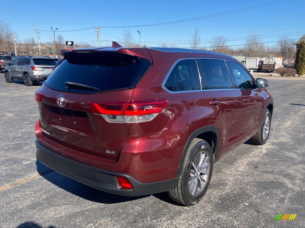 2018 Highlander XLE - Ooh La La Rouge Mica / Black photo #5