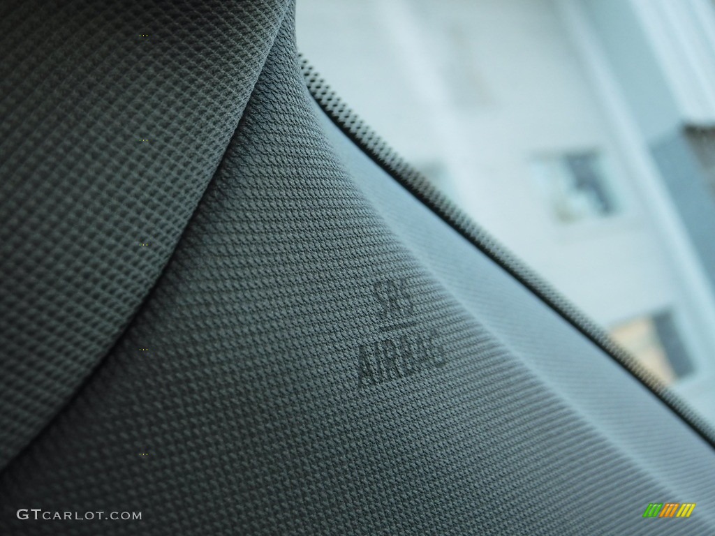2019 Highlander LE - Shoreline Blue Pearl / Ash photo #21