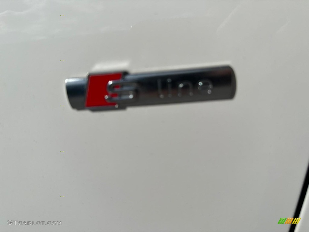 2018 Q3 2.0 TFSI Premium - Cortina White / Black photo #16