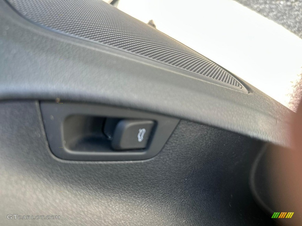 2018 Q3 2.0 TFSI Premium - Cortina White / Black photo #26