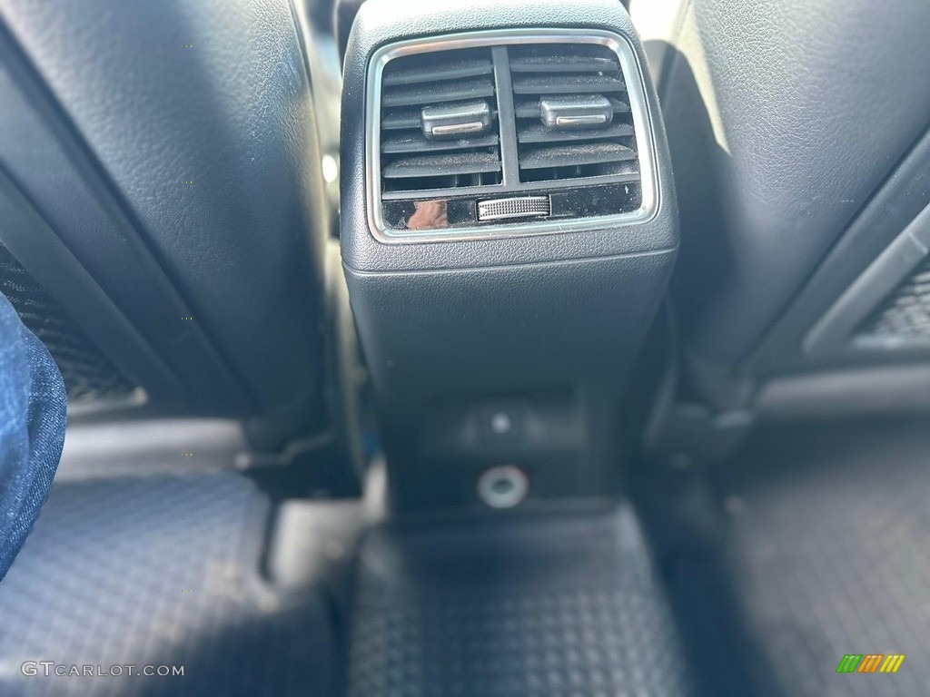 2018 Q3 2.0 TFSI Premium - Cortina White / Black photo #31