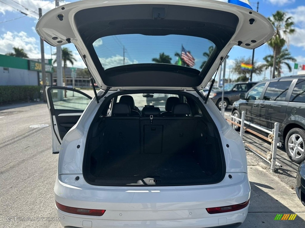 2018 Q3 2.0 TFSI Premium - Cortina White / Black photo #32