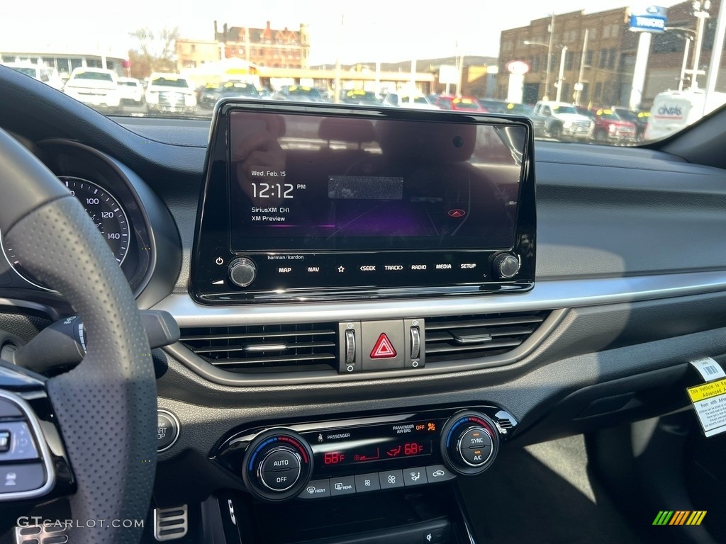 2023 Kia Forte GT-Line Controls Photos