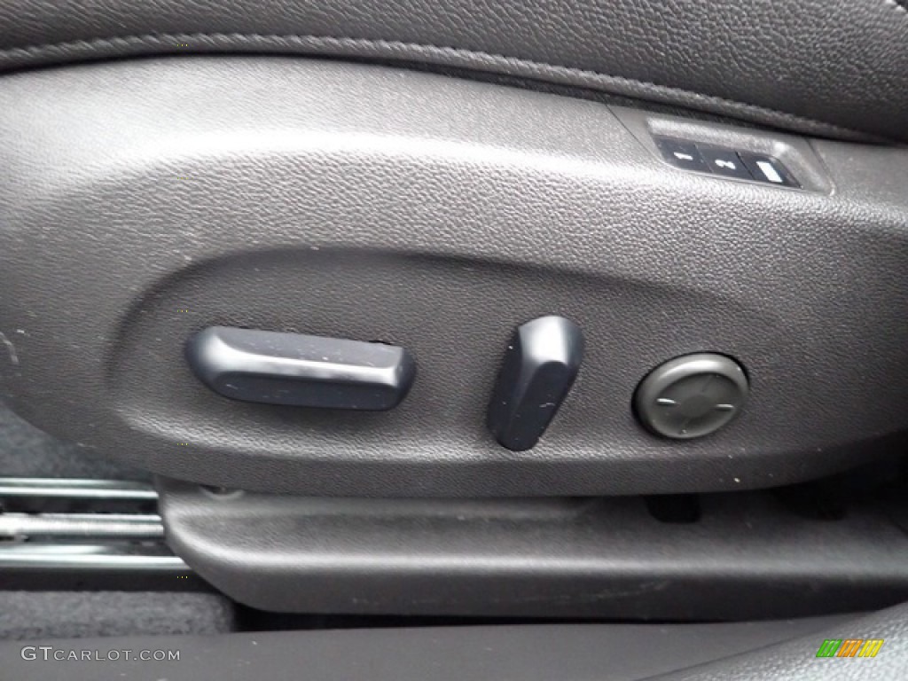 2018 Buick Regal Sportback Essence AWD Front Seat Photo #145643303