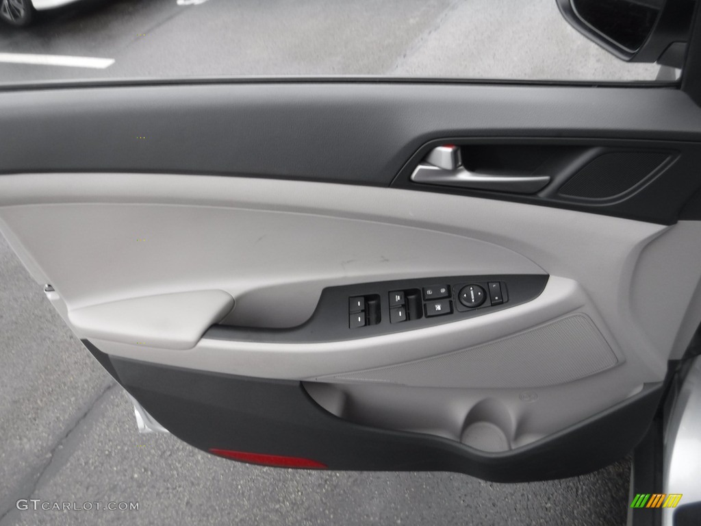 2018 Tucson Value - Molten Silver / Gray photo #15