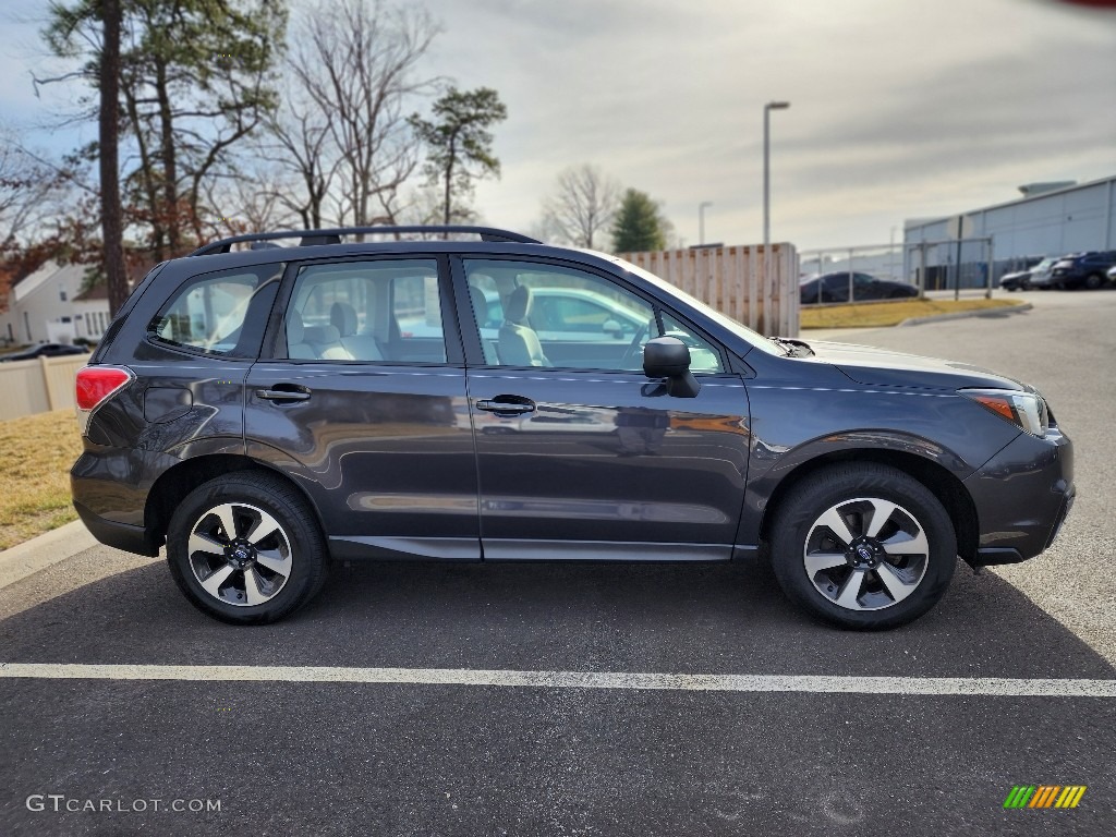 2017 Forester 2.5i - Dark Gray Metallic / Gray photo #4