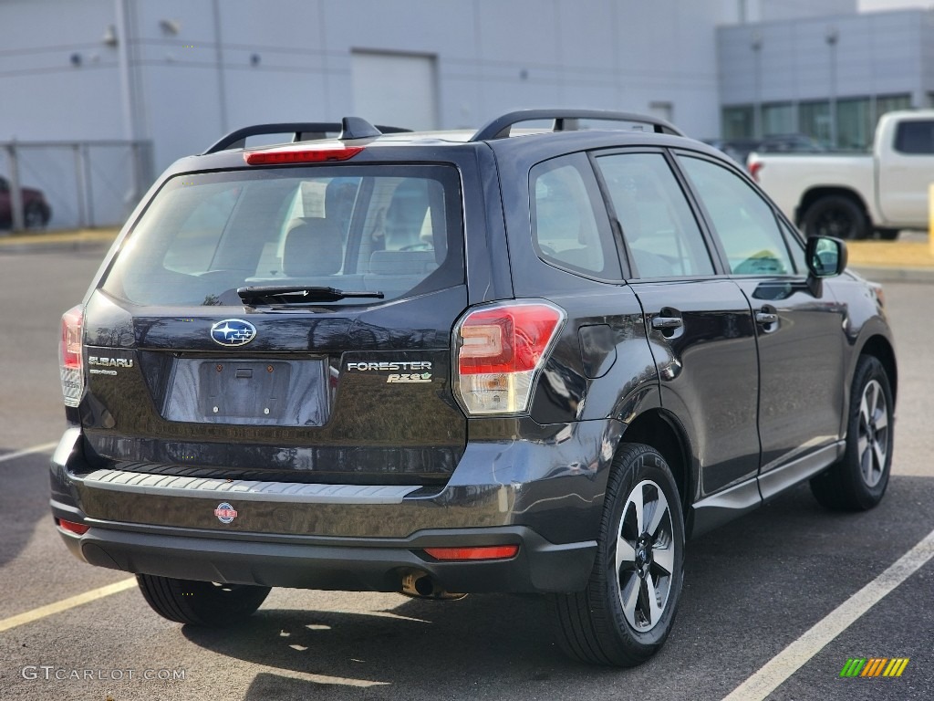 2017 Forester 2.5i - Dark Gray Metallic / Gray photo #5