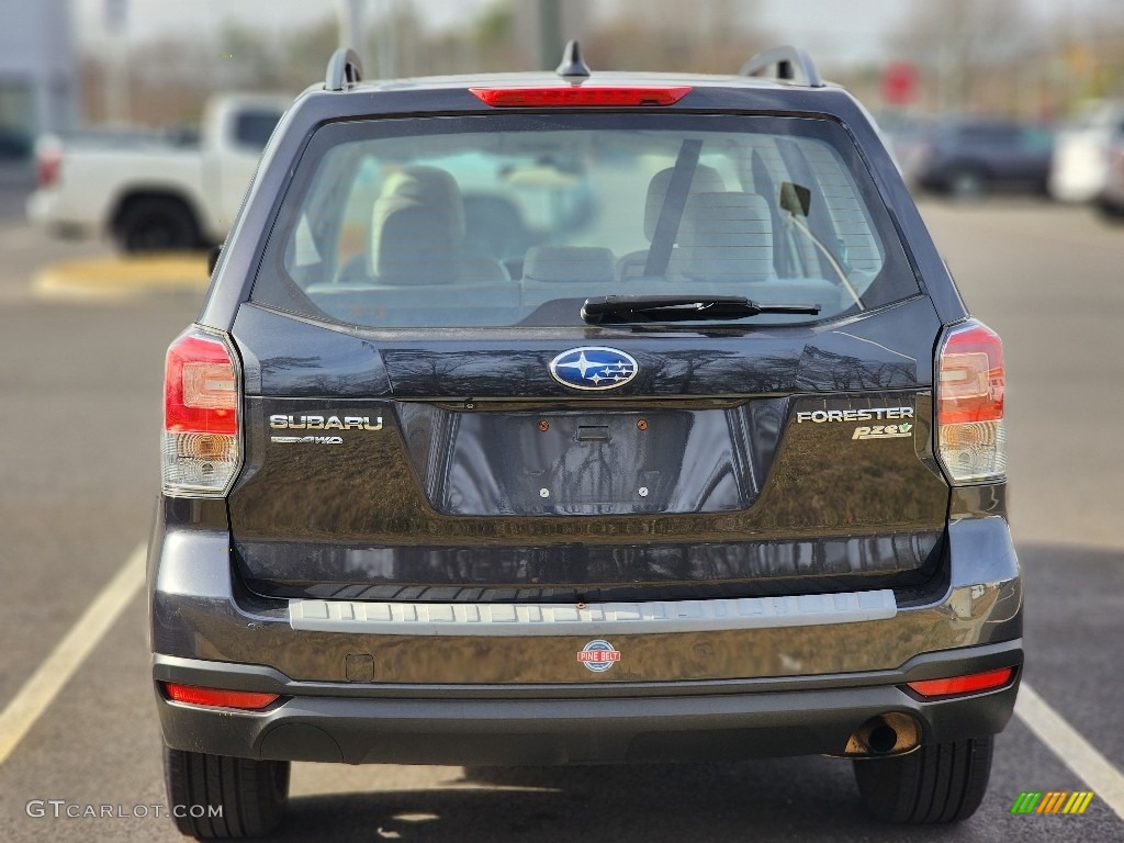 2017 Forester 2.5i - Dark Gray Metallic / Gray photo #6