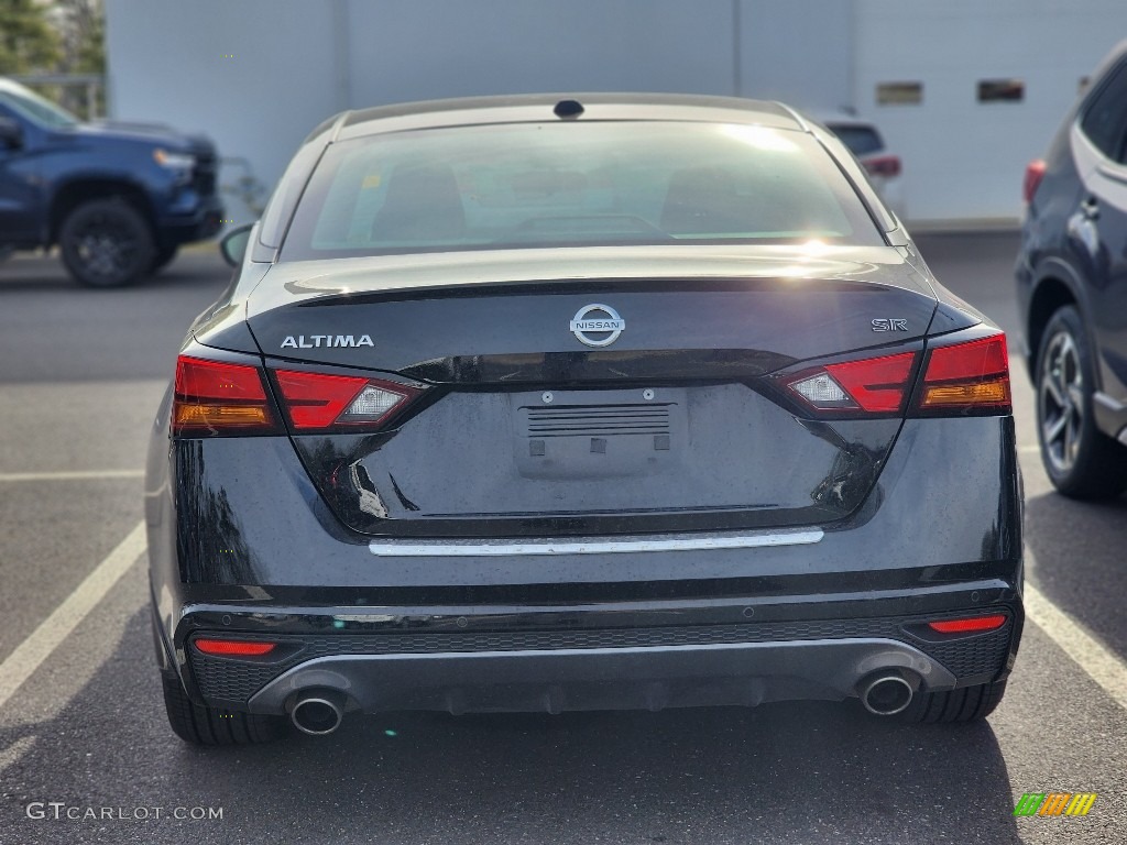 2022 Altima SR - Super Black / Charcoal photo #4