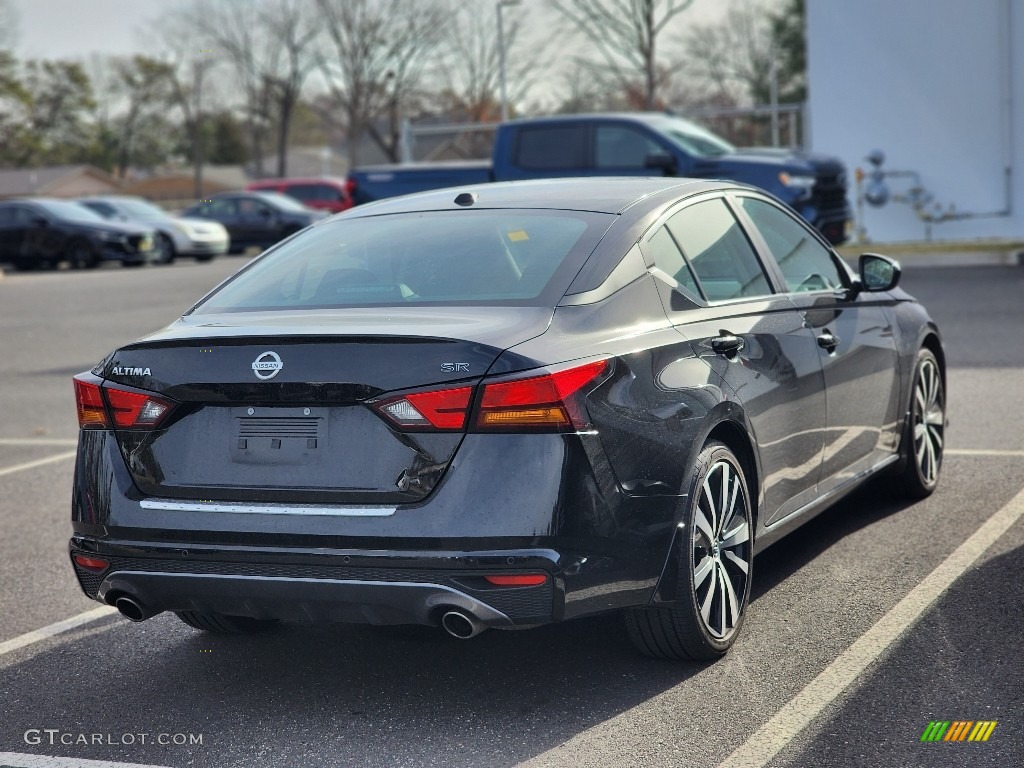 2022 Altima SR - Super Black / Charcoal photo #6