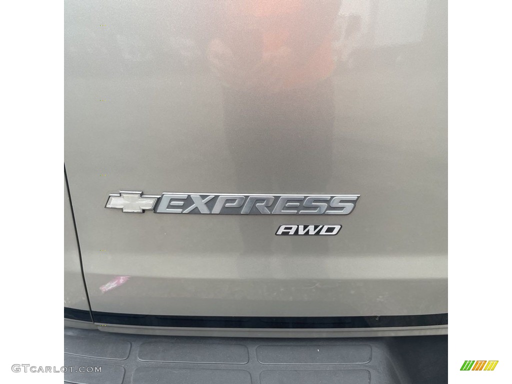 2003 Chevrolet Express 1500 AWD Passenger Conversion Van Marks and Logos Photos