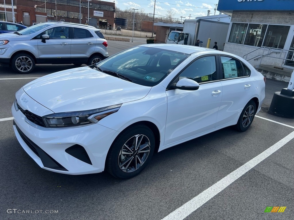 2023 Forte LXS - Clear White / Black photo #4