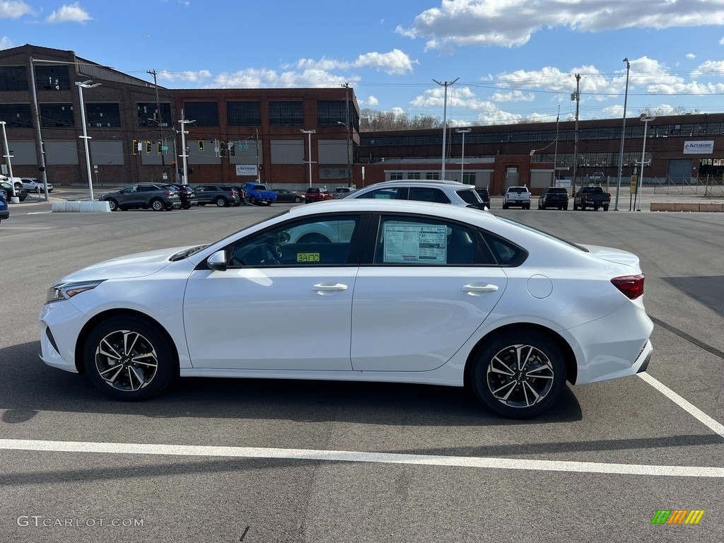 2023 Forte LXS - Clear White / Black photo #5