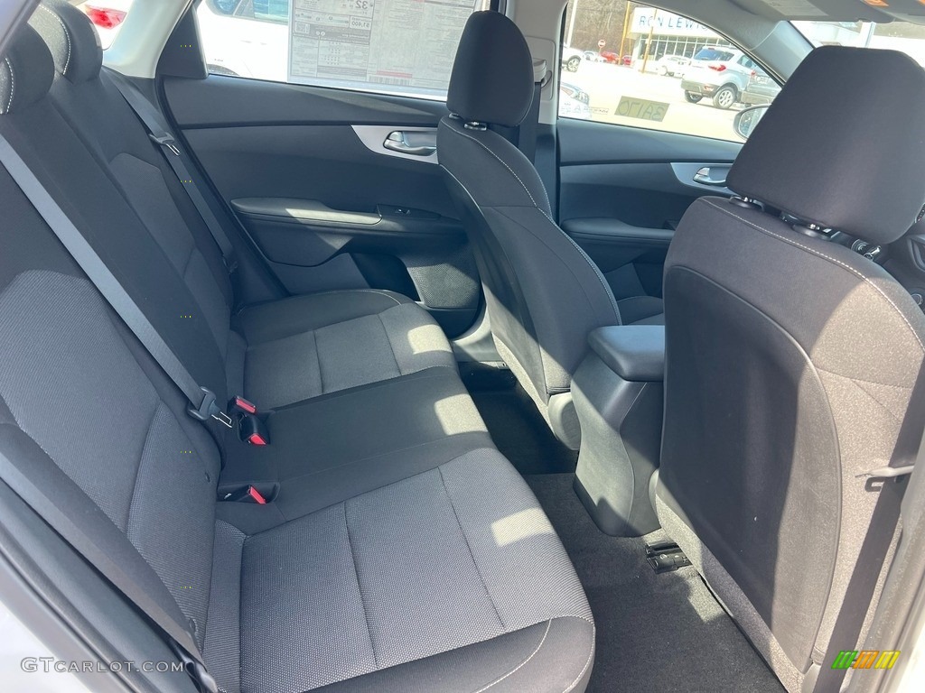 2023 Forte LXS - Clear White / Black photo #10