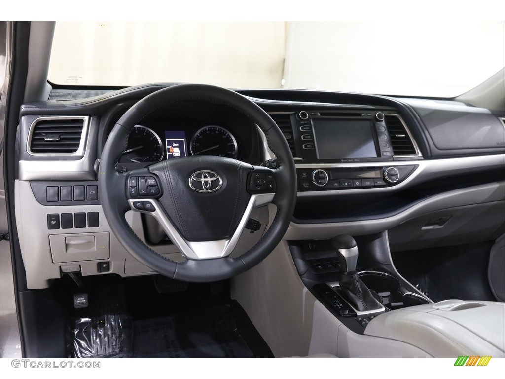 2016 Highlander XLE - Predawn Gray Mica / Ash photo #6