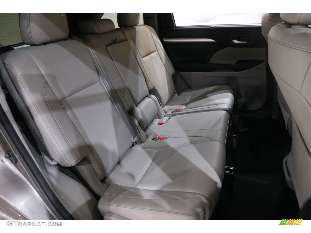 2016 Highlander XLE - Predawn Gray Mica / Ash photo #17