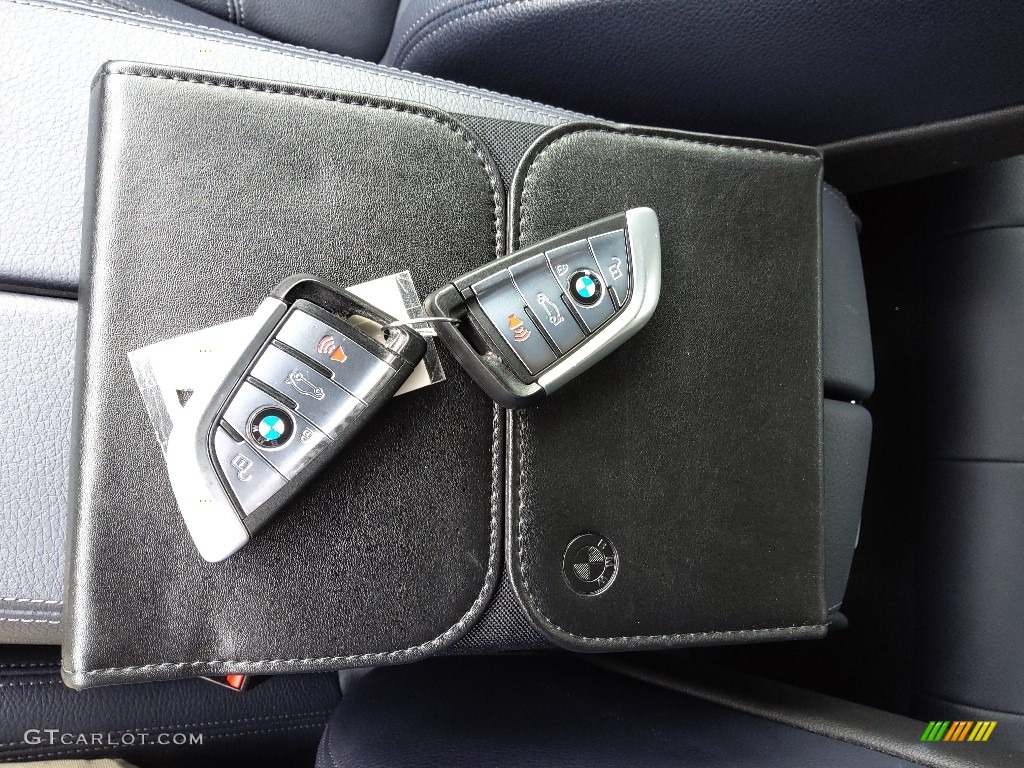 2018 5 Series 530i Sedan - Glacier Silver Metallic / Night Blue photo #29