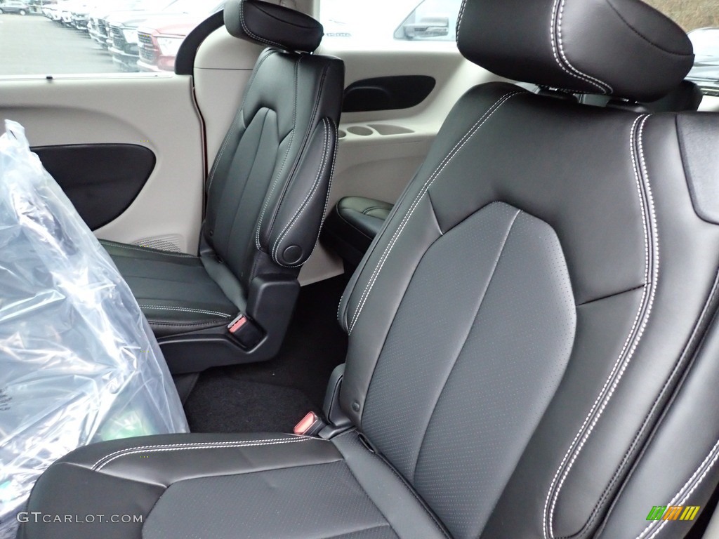 2023 Pacifica Touring L - Velvet Red Pearl / Black/Alloy photo #12