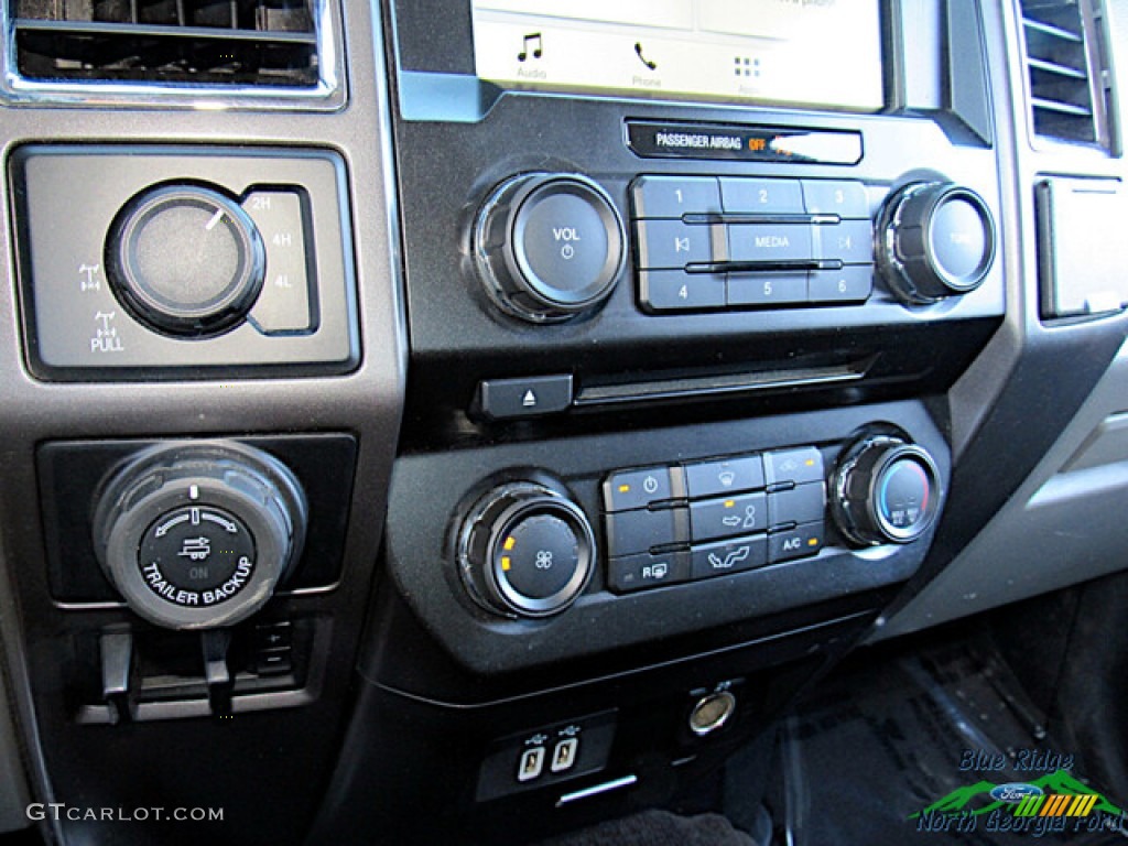 2016 F150 XLT SuperCrew 4x4 - Blue Jeans / Medium Earth Gray photo #22