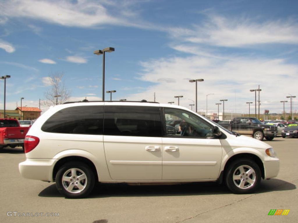 2007 Grand Caravan SXT - Stone White / Medium Slate Gray photo #4