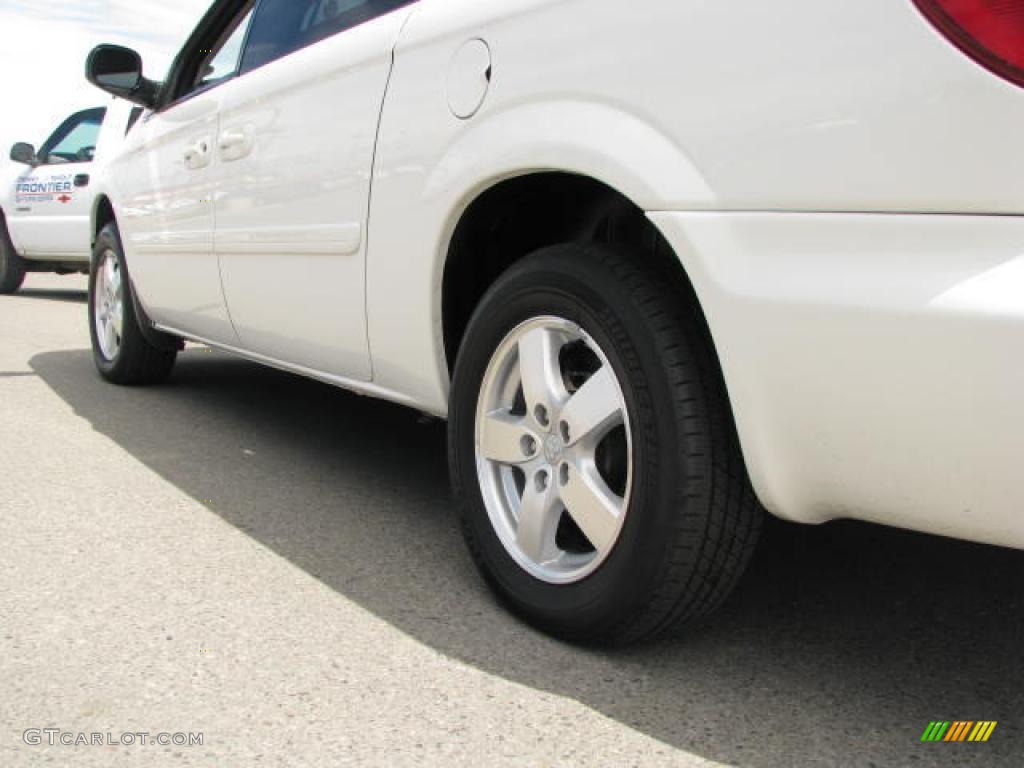 2007 Grand Caravan SXT - Stone White / Medium Slate Gray photo #5