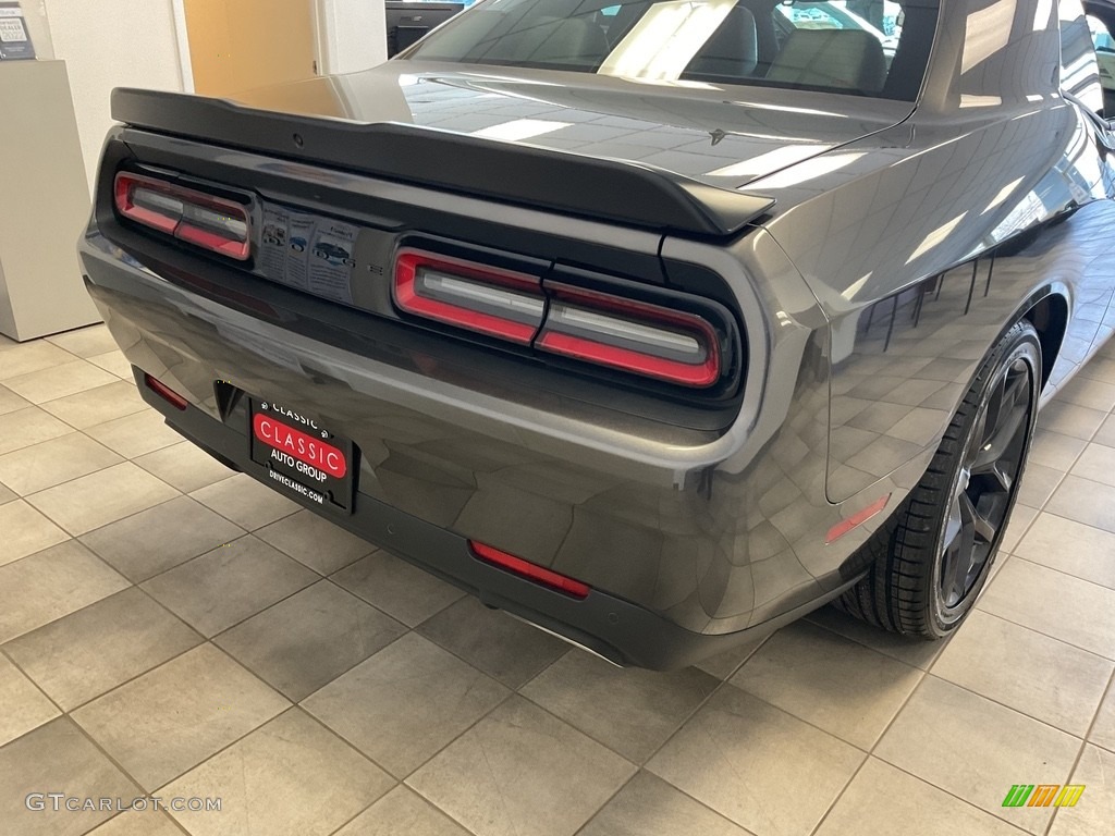2023 Challenger R/T Plus - Granite Pearl / Black photo #11
