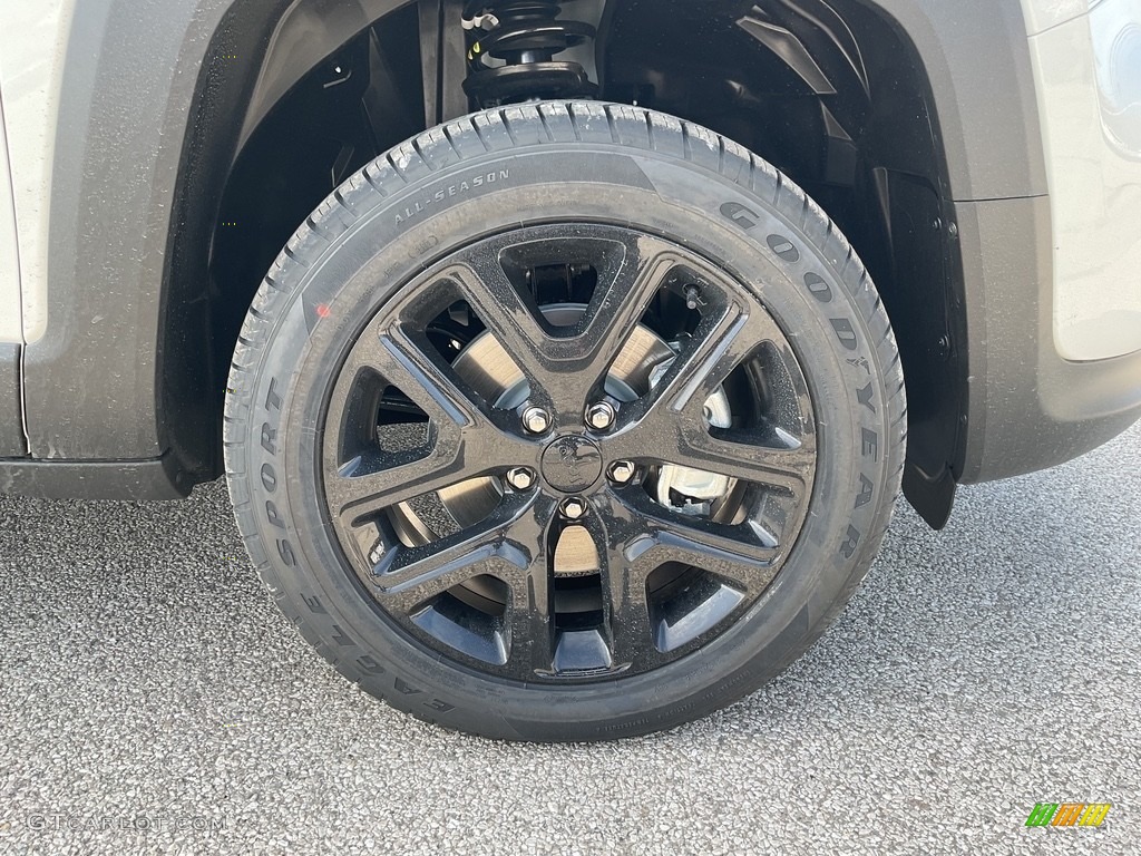2023 Jeep Renegade Altitude 4x4 Wheel Photos