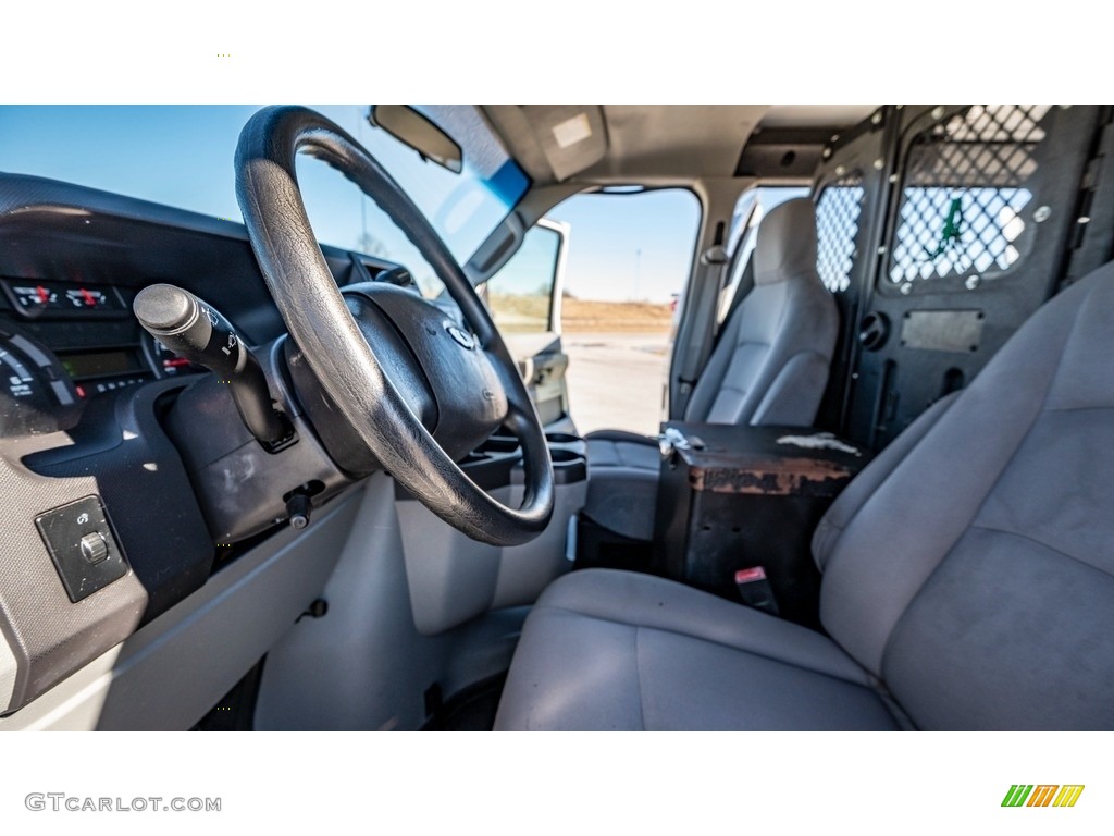 2009 E Series Van E250 Super Duty Cargo - Oxford White / Medium Flint photo #17