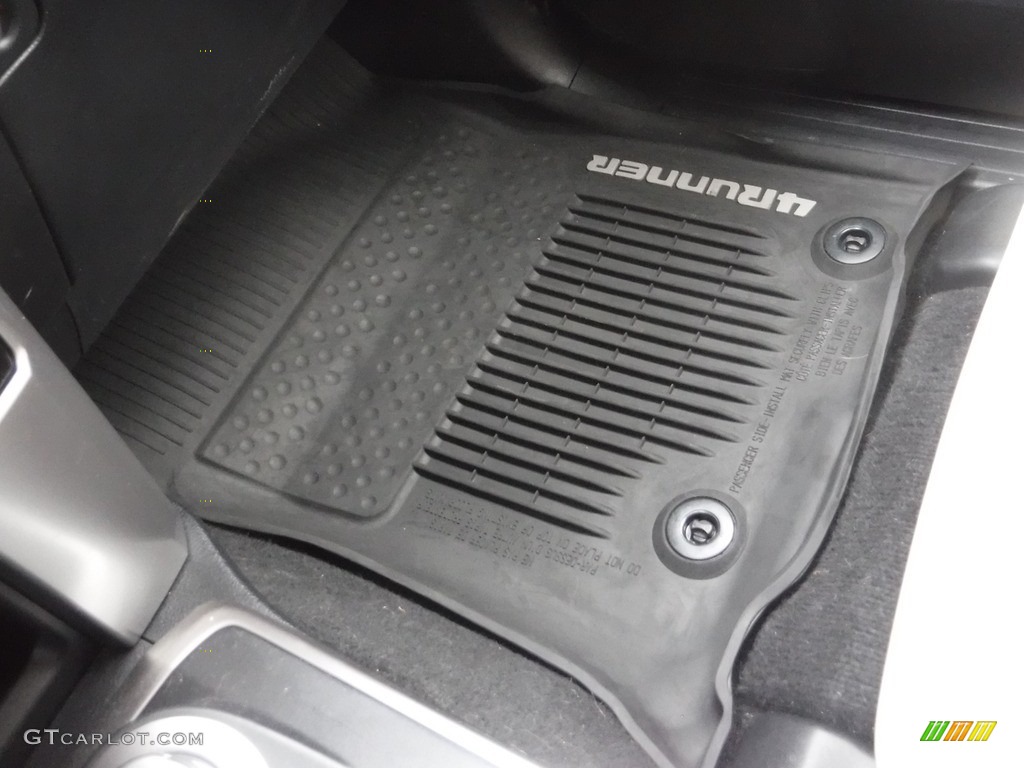 2019 4Runner SR5 Premium 4x4 - Midnight Black metallic / Sand Beige photo #29