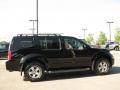 Super Black - Pathfinder SE 4x4 Photo No. 4