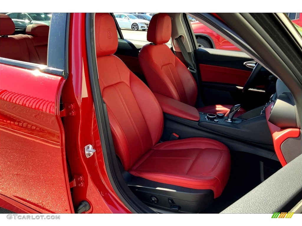 Black Interior 2019 Alfa Romeo Giulia RWD Photo #145676221