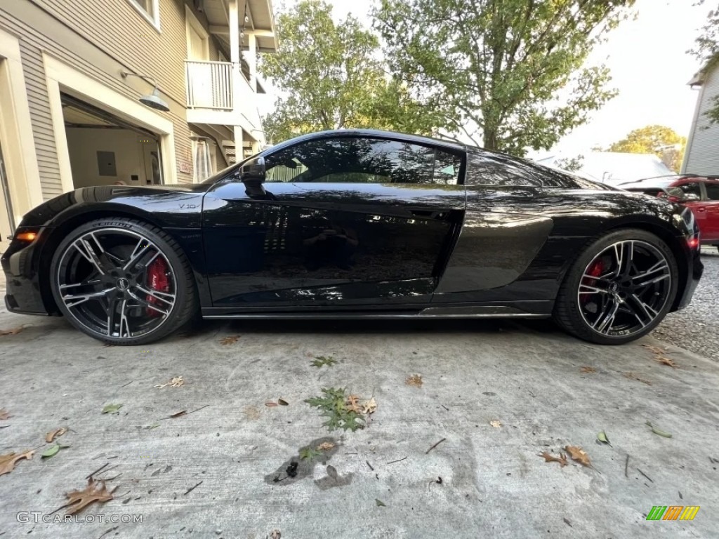 2020 R8 V10 Performance - Mythos Black Metallic / Black/Vegas Yellow Stitching photo #2