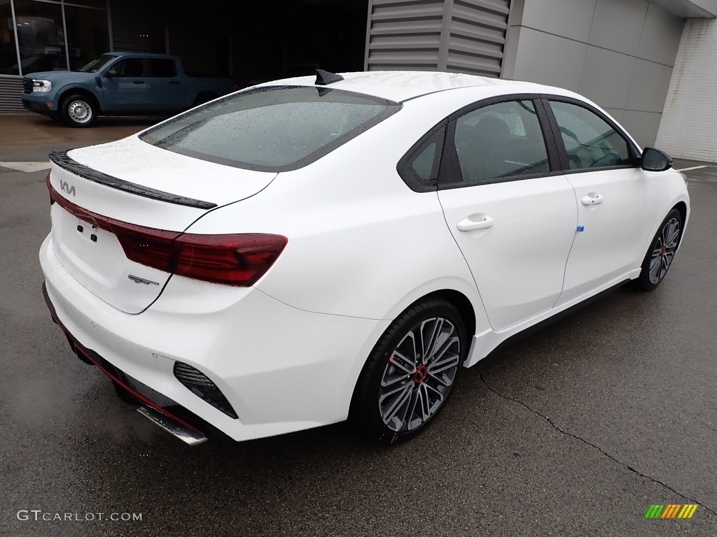 2023 Forte GT - Snow White Pearl / Black photo #8