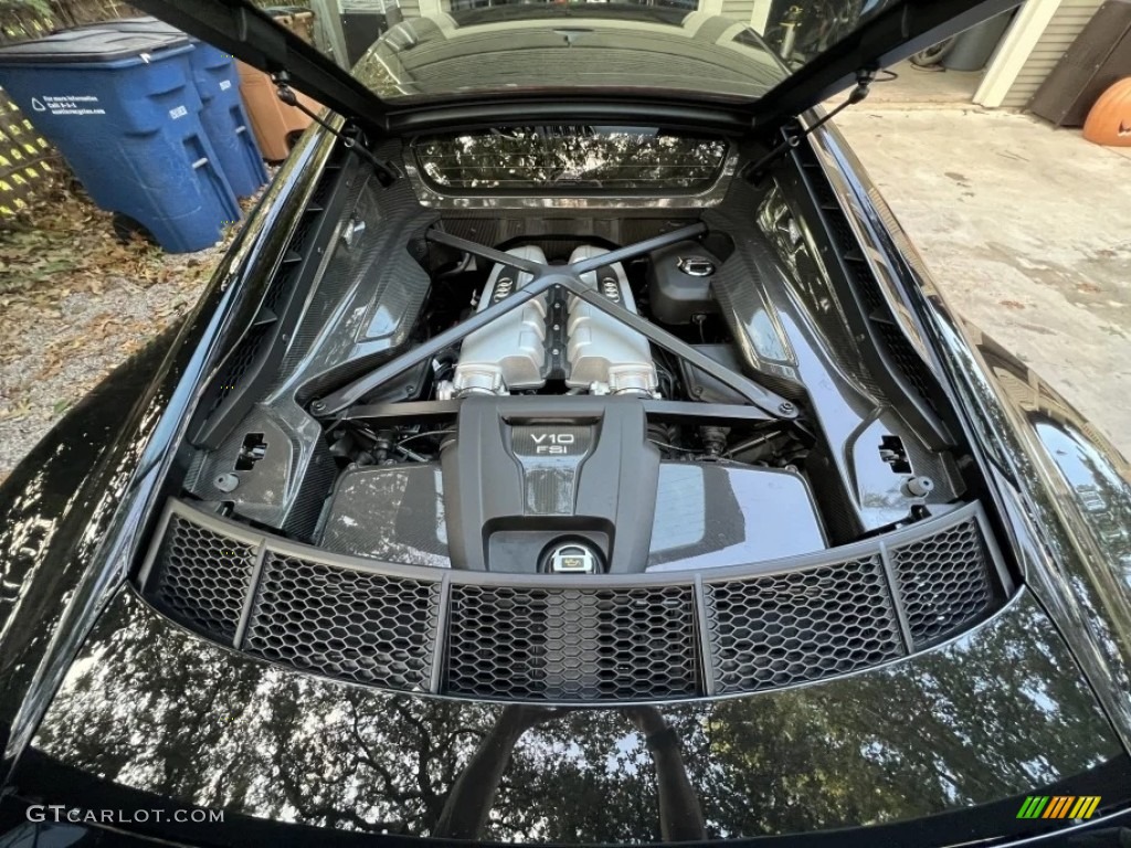 2020 R8 V10 Performance - Mythos Black Metallic / Black/Vegas Yellow Stitching photo #10