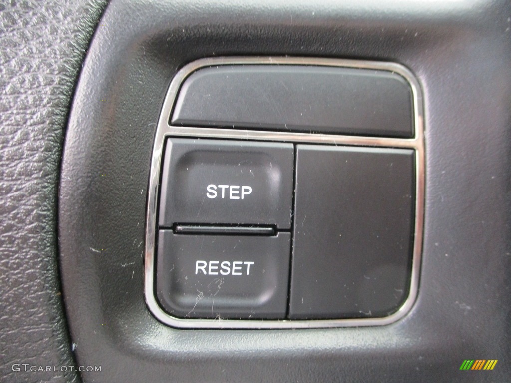 2012 Ram 1500 ST Quad Cab 4x4 - Bright White / Dark Slate Gray/Medium Graystone photo #16