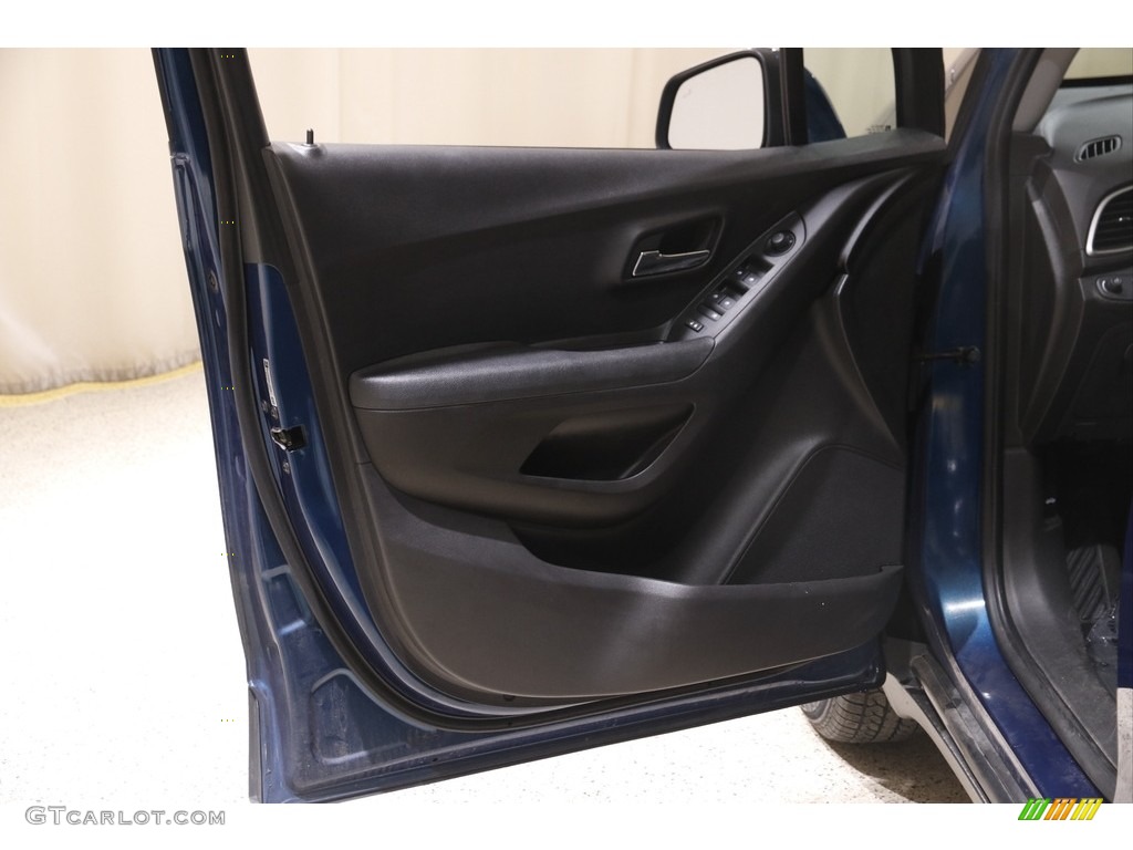 2019 Trax LT AWD - Pacific Blue Metallic / Jet Black photo #4