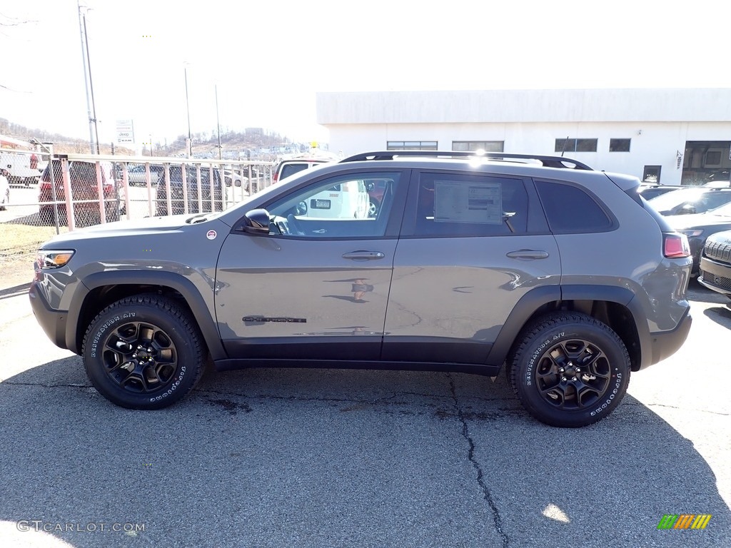 2023 Cherokee Trailhawk 4x4 - Sting-Gray / Black photo #2