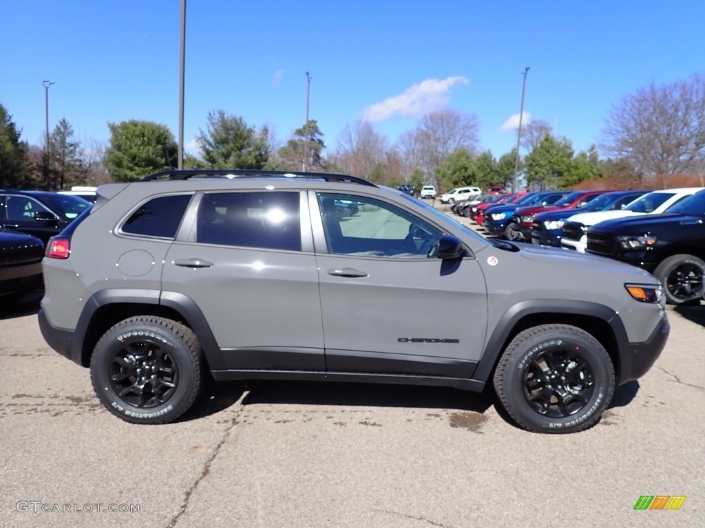 2023 Cherokee Trailhawk 4x4 - Sting-Gray / Black photo #6
