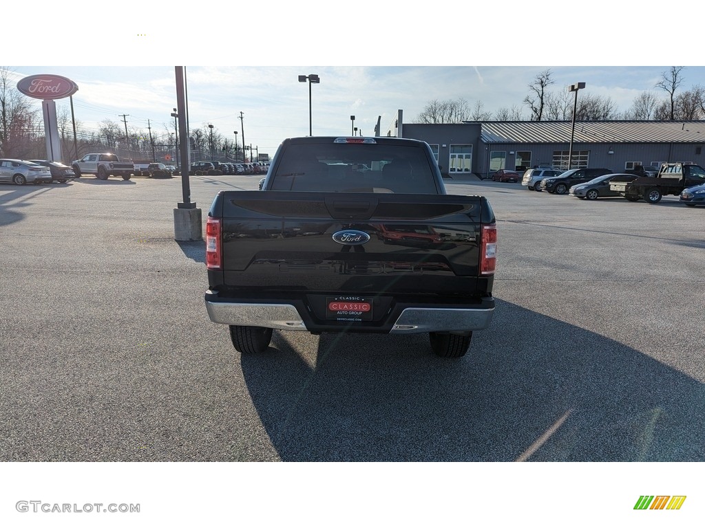 2018 F150 XLT SuperCrew 4x4 - Shadow Black / Earth Gray photo #4