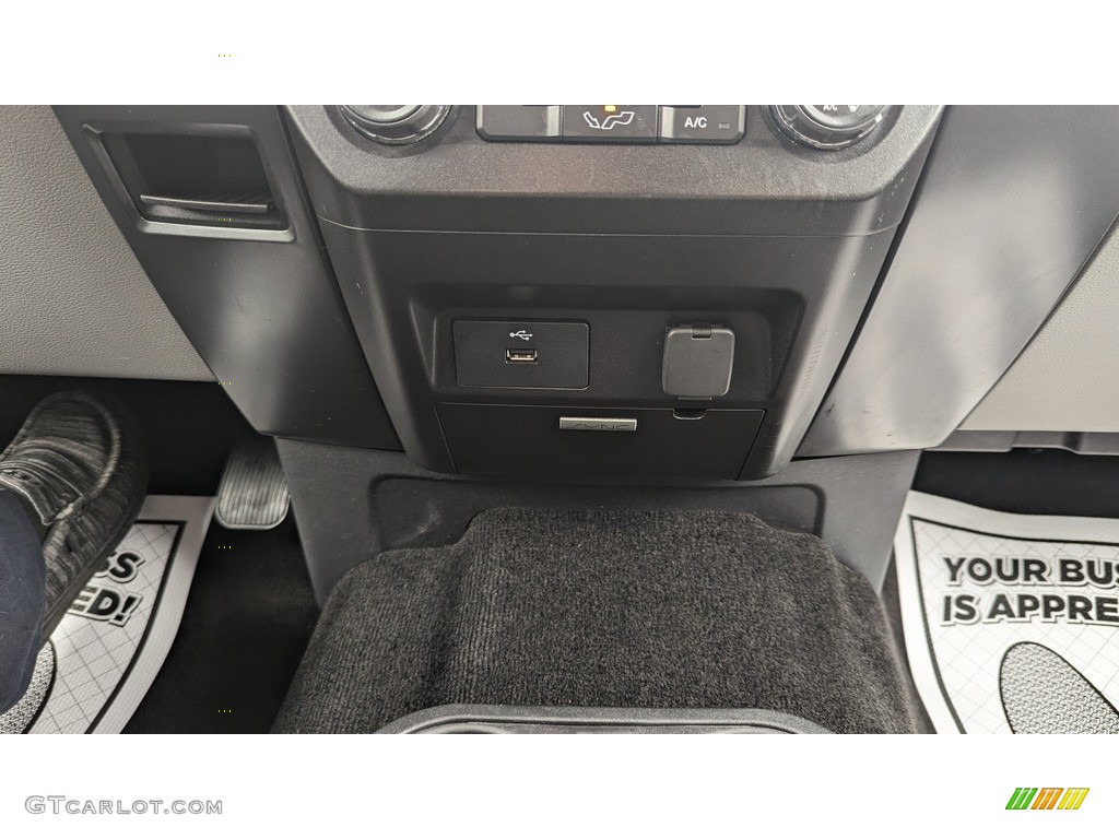2018 F150 XLT SuperCrew 4x4 - Shadow Black / Earth Gray photo #17