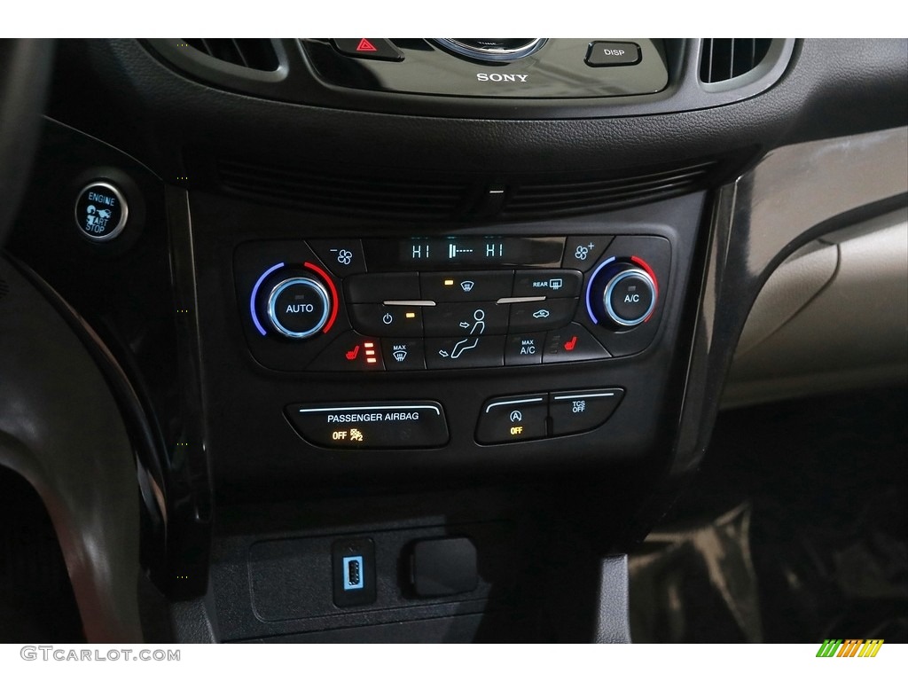2017 Ford Escape Titanium Controls Photos