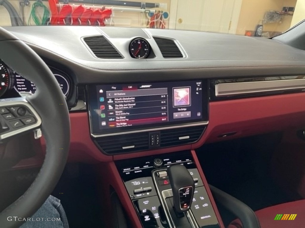 2023 Porsche Cayenne Platinum Edition Black/Bordeaux Red Dashboard Photo #145691705