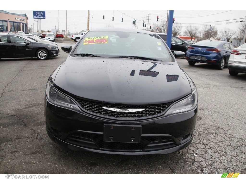2015 200 S - Black / Black photo #2