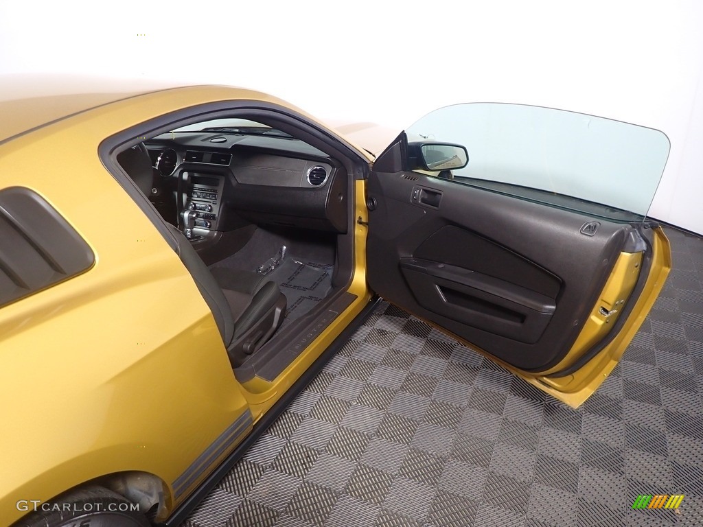 2010 Mustang V6 Coupe - Sunset Gold Metallic / Charcoal Black photo #28