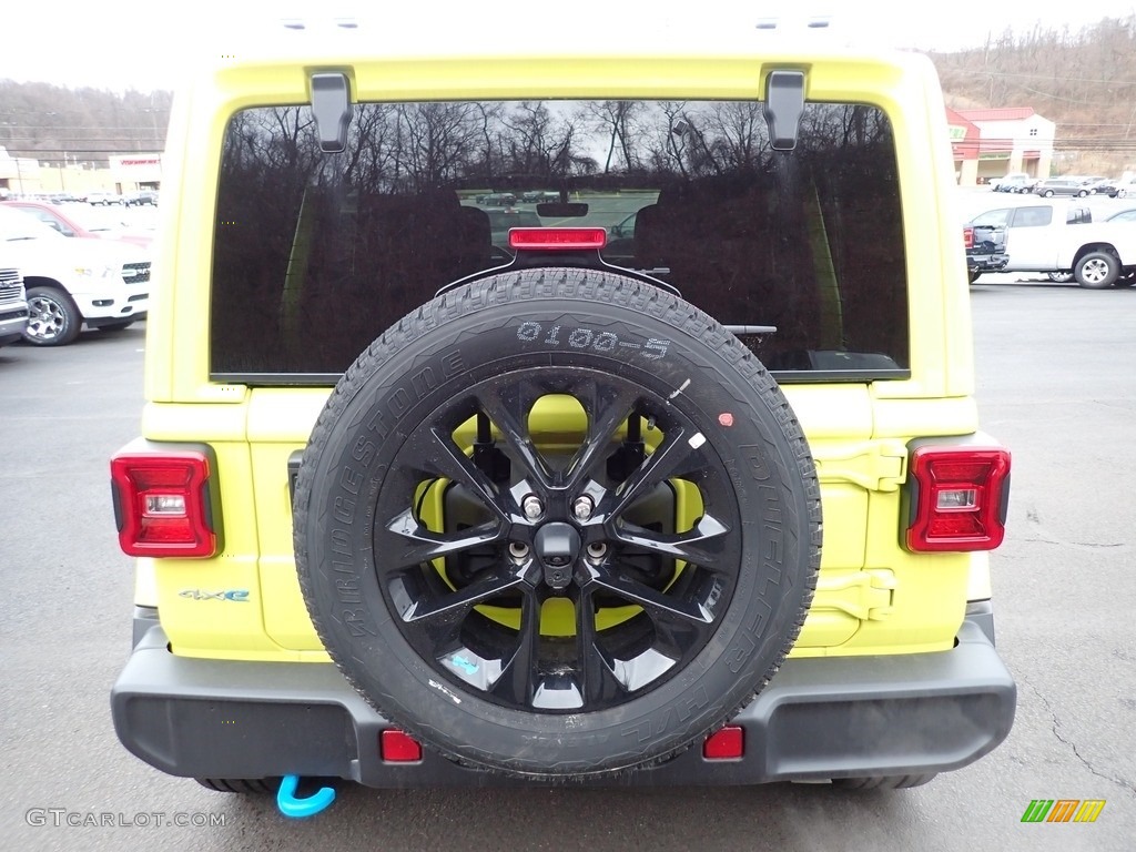2023 Jeep Wrangler Unlimited Sahara 4XE Hybrid Wheel Photo #145703322