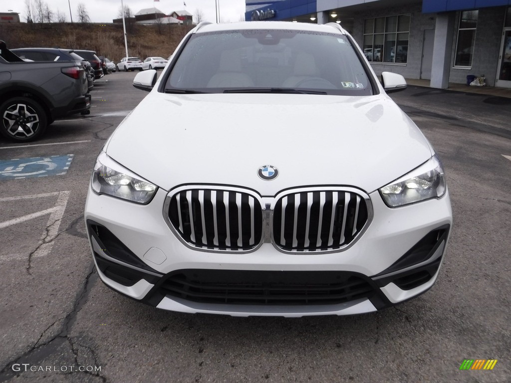 2020 X1 xDrive28i - Alpine White / Oyster/Black photo #4